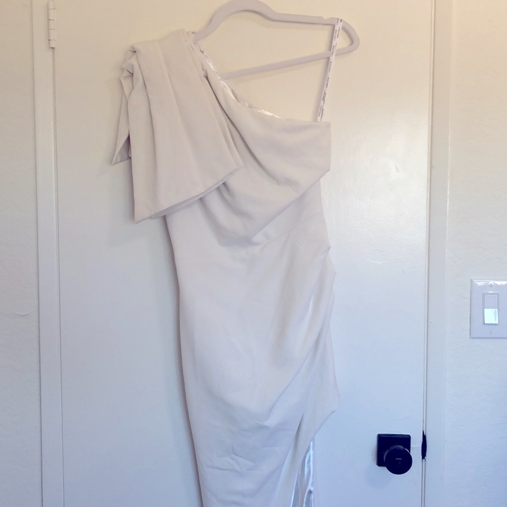 NEW Bronx and Banco Stella Bridal Gown in White One Shoulder Maxi Wedding Dress - Picture 3 of 8